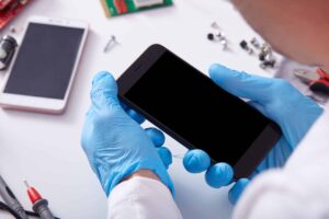DIY iPhone screen replacement risks