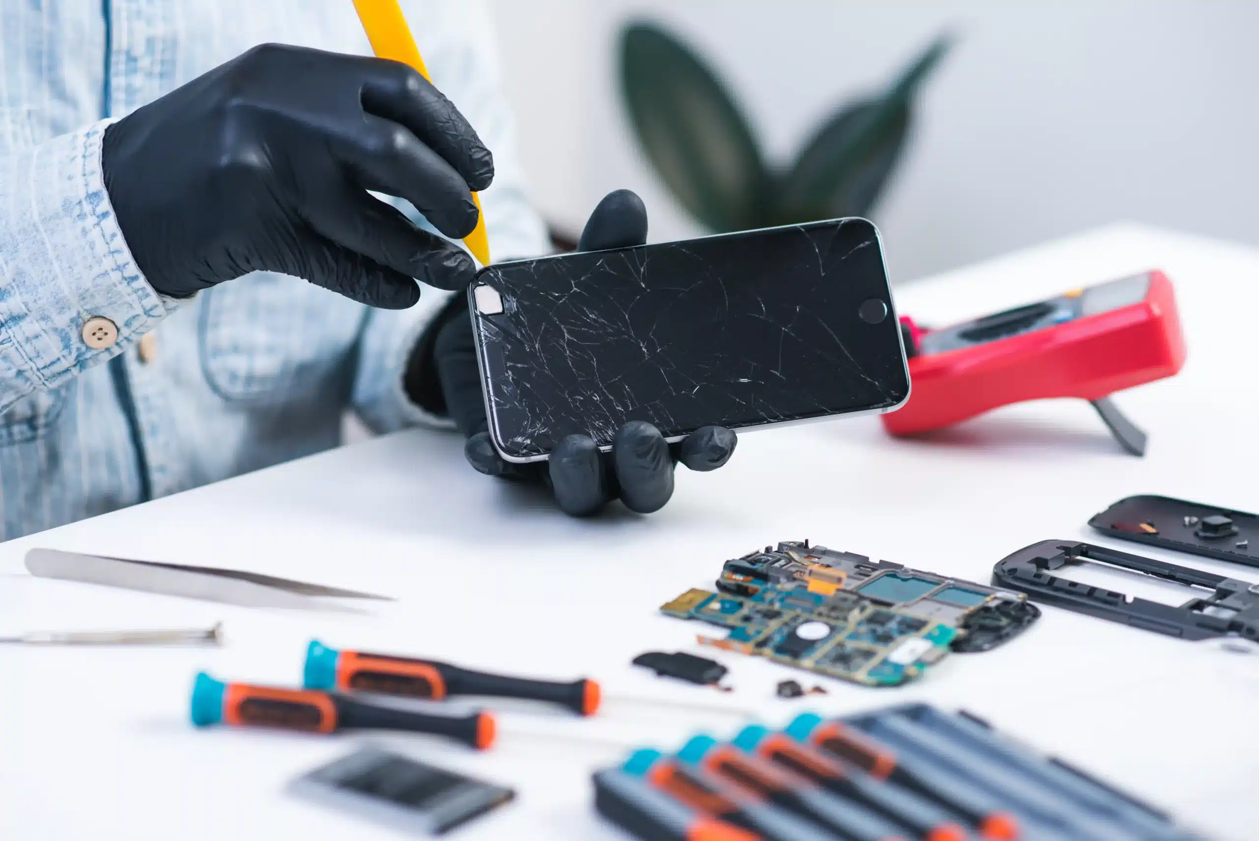 How to Tell If Your Phone Needs a Screen Replacement