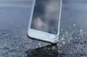 What Affects the Cost of iPhone Screen Replacement in Oklahoma City?